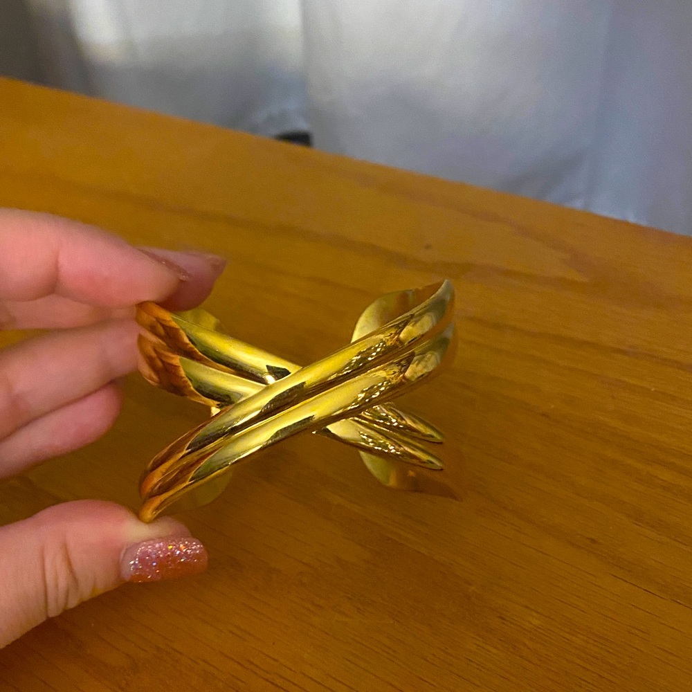 VTG Gold Criss Cross Bracelet